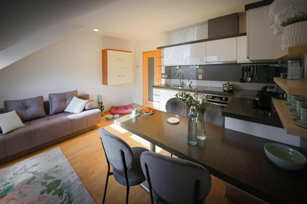 V Centru Deni Apartment ออลอโมตซ์ ภายนอก รูปภาพ